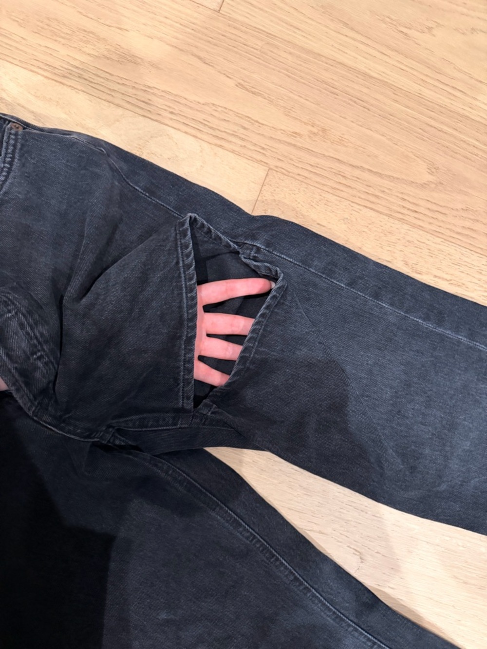 Agolde Black Straight-Leg High-Rise Jeans with Knee Rip - Picture 4 of 7